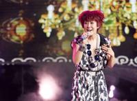 胸大美女裸体艺术照片：女歌手孙悦阴沟图片