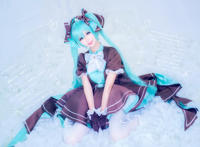 初音未来被绑吊打图：初音未来被男朋友XXOO 初音未来的男朋友接吻