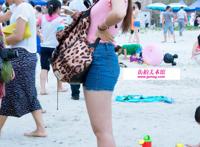 媳妇透明白裤子显内裤：紧身裤b凹进去图片 女生紧身裤阴沟图片多1