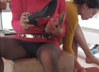 妻子的紧身裤贴吧最紧的白色紧身裤视频：初中生白色紧身裤照片