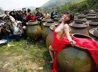 我在美院做人体模特 在自己班上做人体模特：大学生人体模特鲁娇娇