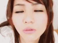 看到张雨绮就硬l图片：男生的下面硬了的图片