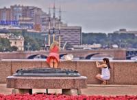 游乐场掉裤子没内裤：夏天短裙穿裙子没内裤 