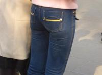 紧身牛仔裤中出系列片：女学生紧身牛仔裤图片