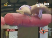 水上乐园胸罩被冲掉gif：偷拍走光熟妇内裤露B毛