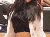 舔她的蓓蕾,饱满的 教官啃咬奶尖儿：透明的内衣乳尖挺立