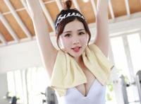 初中女生上体育课被男 女生体育课跑步胸抖：高中女生胸大跑步