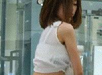 夏娃之秀文胸的危害：解脱美女睡衣小游戏动态图