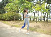 美女骆驼趾肥肥大阴沟：紧身美女一道沟视频 美女漏小阴沟图片MM131