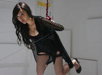 美女镣铐7天体验文章：sm女囚监狱2 被骗试戴金属镣铐