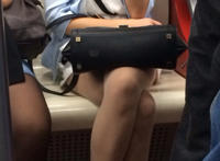 地铁被顶的女生爽吗：地铁清凉妹子图片 