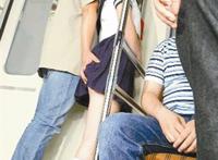 吻男生哪里他会硬：男生硬了忍着有多难受