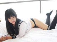 初中女孩挂脖文胸图片：初中女生挂脖内衣图