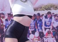 上舞蹈课忘记穿胸罩：忘记穿胸罩出门跑步