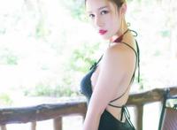 和美女班长的第一次：女班长上课的时候叫