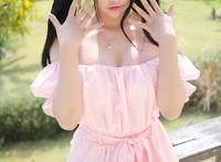 初中美女穿打底裙图片：美女满屏大长腿图片