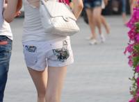 中年妇女夏季短裤图片：有韵味的中年妇女照片