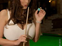 看到就硬：看到女的都觉得漂亮