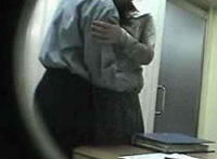 老板强吻撕衣服视频长时间