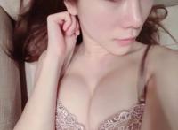 大量国自拍情侣穿着内衣竟然大胆自拍