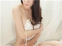 被撕烂衣服的爆乳翘臀美女嫩模sara酒店床上大胆销魂诱惑