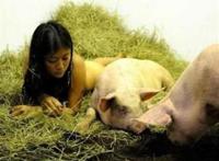 寡妇与牛交,寡妇与牛交,丈夫却不在家，真的是一件很折磨人的事情