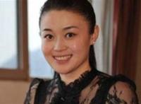 妈妈的技术是那么出类拔萃  她正接受一位男性的口交