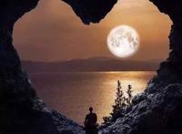 一个老和尚在山洞里练功 一下又一下有力的和尚