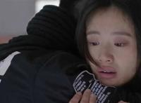 夜晚父母的房间里有拍水声，然后妈妈也是有声音