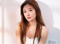 虎说S11林七七当场脱鞋 抛开滤镜美颜依旧迷人可爱