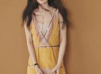 淡黄的长裙蓬松的头发到底是谁？杨幂周冬雨迪丽热巴齐比美