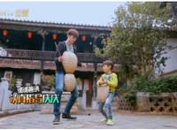 《爸爸去哪儿4》庆庆跟董力爸爸学习击剑