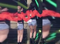  炮椅房偷拍牛仔短裤大胸美女