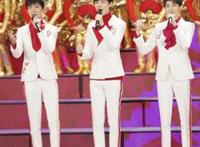 tfboys春晚同款ash鞋正品多少钱?tfboys同款艾熙小白鞋专柜价格