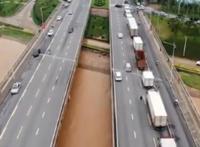航拍雨后郑州 暴雨是怎么形成的