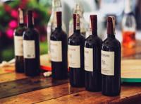 白葡萄酒和红葡萄酒的区别 白葡萄酒好喝还是红葡萄酒好喝