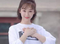 杨紫秦俊杰分手后哭，杨紫胸多大