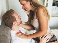 女性怀孕期间可以进行性生活吗？孕期性生活可以采用什么姿势？