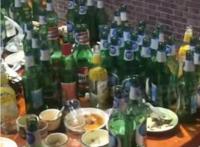 20个体育生，聚餐留下144个空酒瓶，现场一片狼藉
