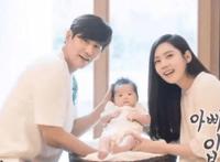 于晓光被拍与女子亲密搂抱