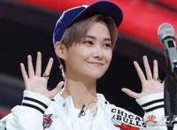 李宇春的男朋友是哪一个人 关于她的性别有着强烈的争议