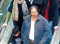 洪金宝范冰冰的事件真相 年轻时候照片和范丞丞相似度不大