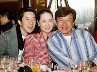 林凤娇与成龙婚变了吗 隐婚为什么那么能忍