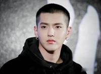 都美竹说吴亦凡细的像牙签的文章 微博发文内容说吴签
