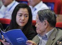 杨振宁和翁帆家的复杂关系照片 翁帆的爸爸是不是娶了杨振宁的孙女