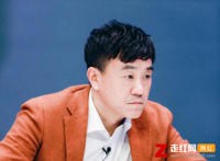 演员何冰老婆是谁，初中是同桌一路相伴令人羡慕