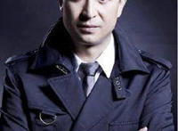 张嘉译的现任老婆是哪位 张嘉译的个人资料简介王海燕