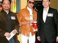 向华强到底什么来头 为什么没被制裁这么厉害