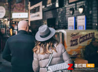 她开着邻居家的Toyota追着日落是什么歌，不怪她歌曲介绍