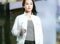蒋雯丽和黄轩到底是什么关系 国外车震是被包养了吗